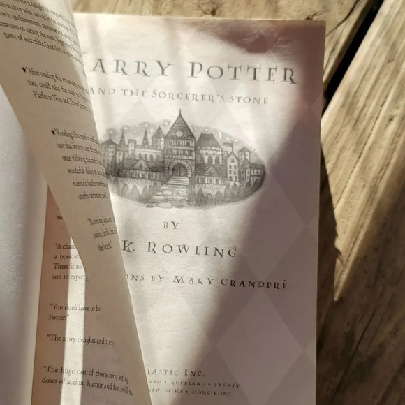 Harry Potter and the Sorcerer Stone 1997 - Picture 2 of 6